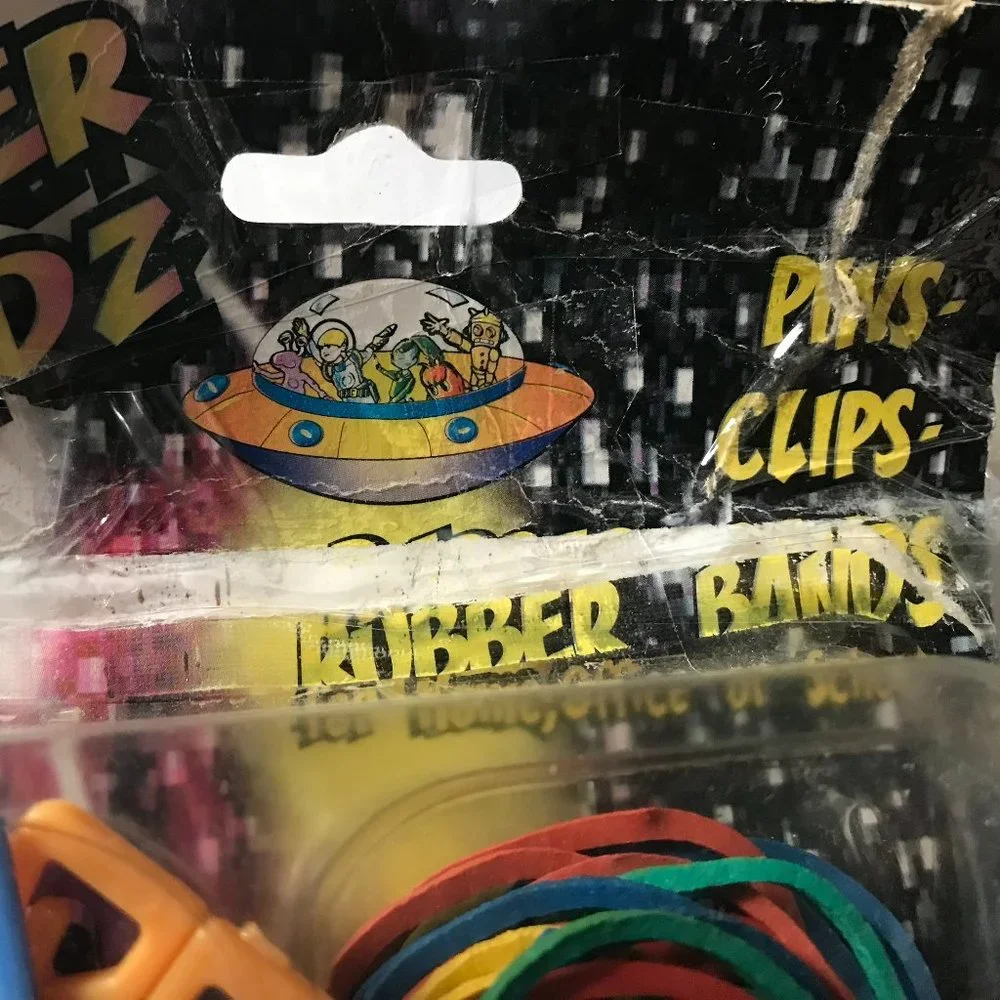 Set of pins, clips, rubber bands